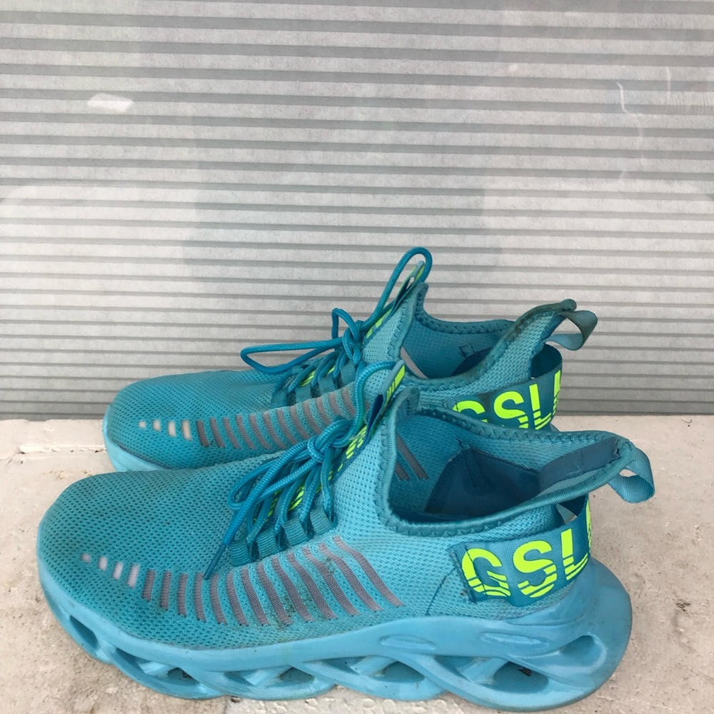 GSLMOLN Men’s Walking Tennis Comfortable Breathable Mesh Sneakers Size 10